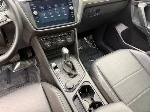Used 2019 Volkswagen Tiguan SE w/ Panoramic Sunroof Package image 15
