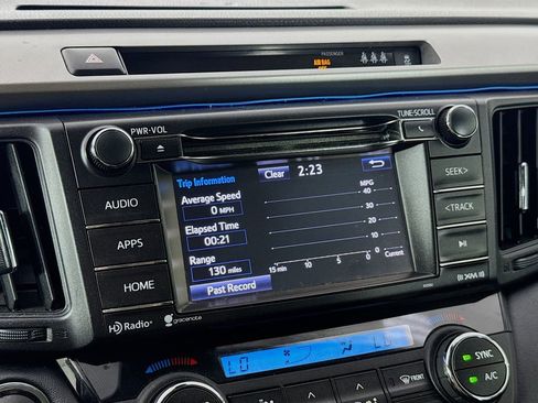 Used 2018 Toyota RAV4 XLE AWD/4WD image 38