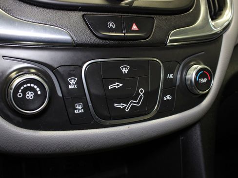 Used 2022 Chevrolet Equinox LS w/ LS Convenience Package AWD/4WD image 23
