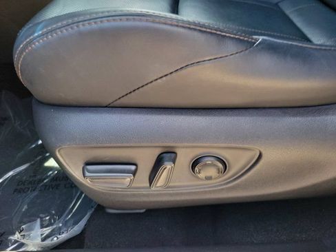 Used 2023 Toyota Venza Limited AWD/4WD image 15
