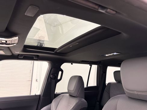 Used 2024 Lexus GX 550 w/ Accessory Package (2T) image 15