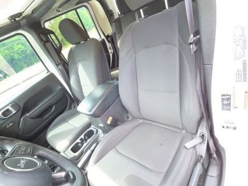 Used 2022 Jeep Gladiator Sport AWD/4WD image 14