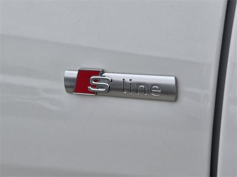 Used 2023 Audi Q8 Prestige image 2