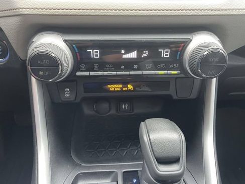 Used 2019 Toyota RAV4 XLE AWD/4WD image 30