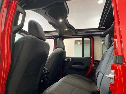 Used 2025 Jeep Wrangler Unlimited Sahara w/ Safety Group AWD/4WD image 28