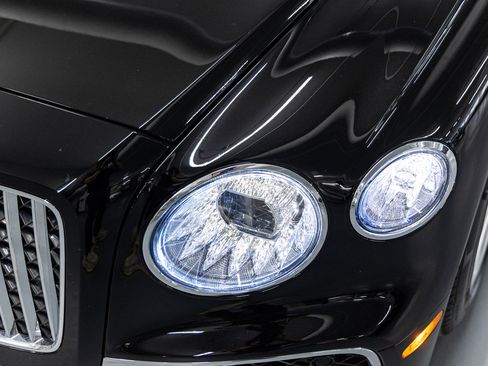 Used 2023 Bentley Flying Spur V8 image 7