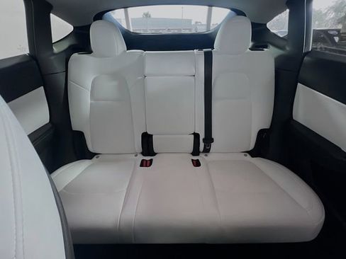 Used 2022 Tesla Model Y Performance image 23