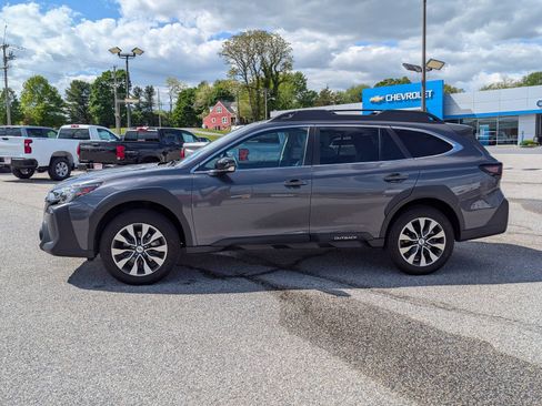 Used 2025 Subaru Outback Limited AWD/4WD image 6