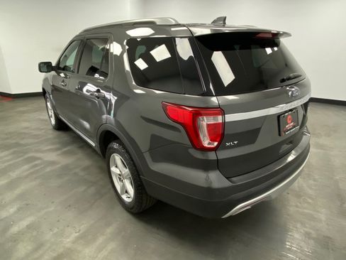 Used 2017 Ford Explorer XLT w/ Equipment Group 202A AWD/4WD image 4