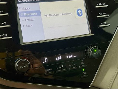 Used 2018 Toyota Camry SE image 13