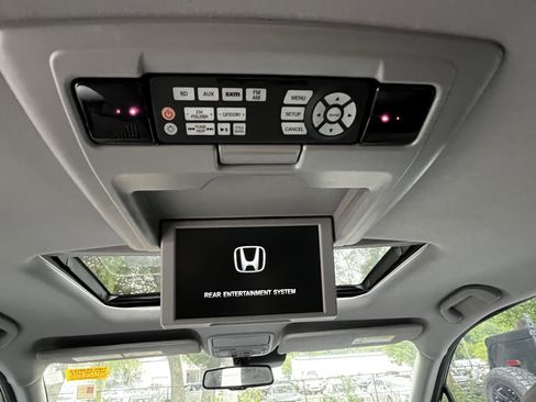 Used 2017 Honda Pilot Touring image 38