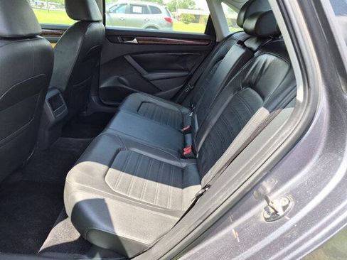 Used 2012 Volkswagen Passat 2.5 SEL FWD image 28