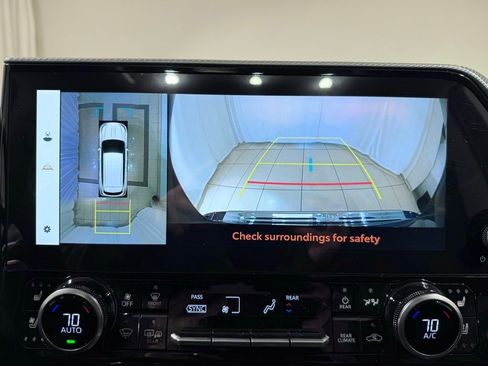 Certified 2025 Toyota Highlander Platinum image 30