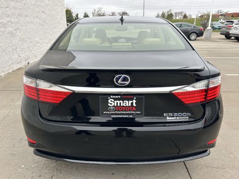 Used 2015 Lexus ES 300h w/ Navigation System Package FWD image 5
