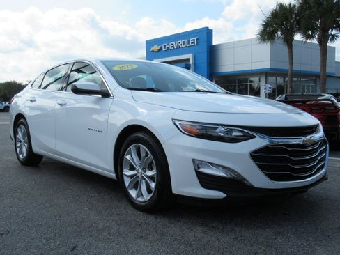 Used 2025 Chevrolet Malibu LT FWD image 4