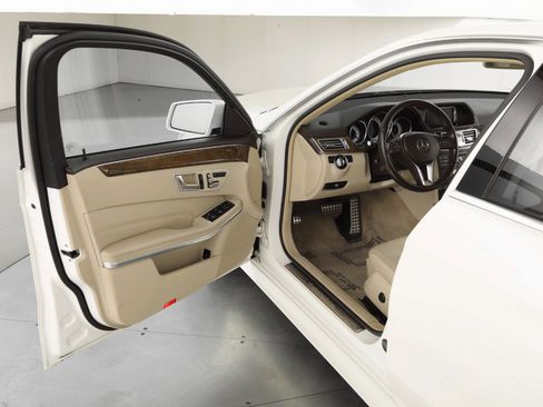 Used 2016 Mercedes-Benz E 350 4MATIC Sedan image 11