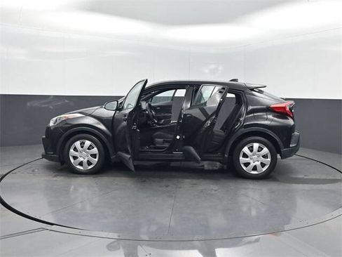 Used 2019 Toyota C-HR LE image 37