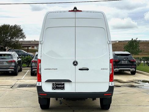 Used 2025 Mercedes-Benz Sprinter 2500 image 7