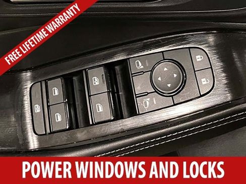 Used 2025 Nissan Rogue SV FWD image 9