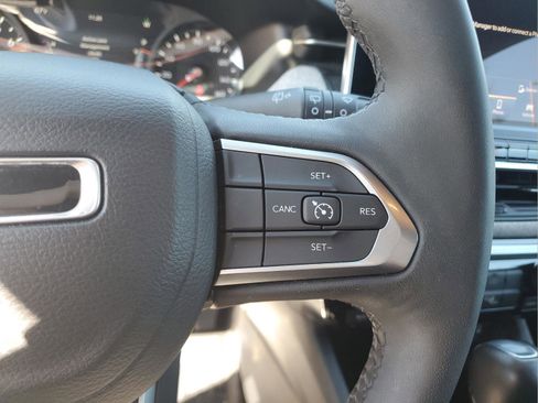 Used 2024 Jeep Compass Latitude image 30