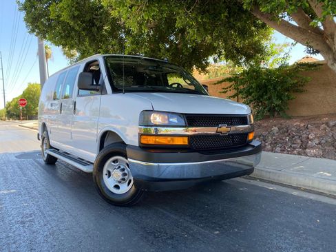 Used 2025 Chevrolet Express 2500 w/ Driver Convenience Package RWD image 4