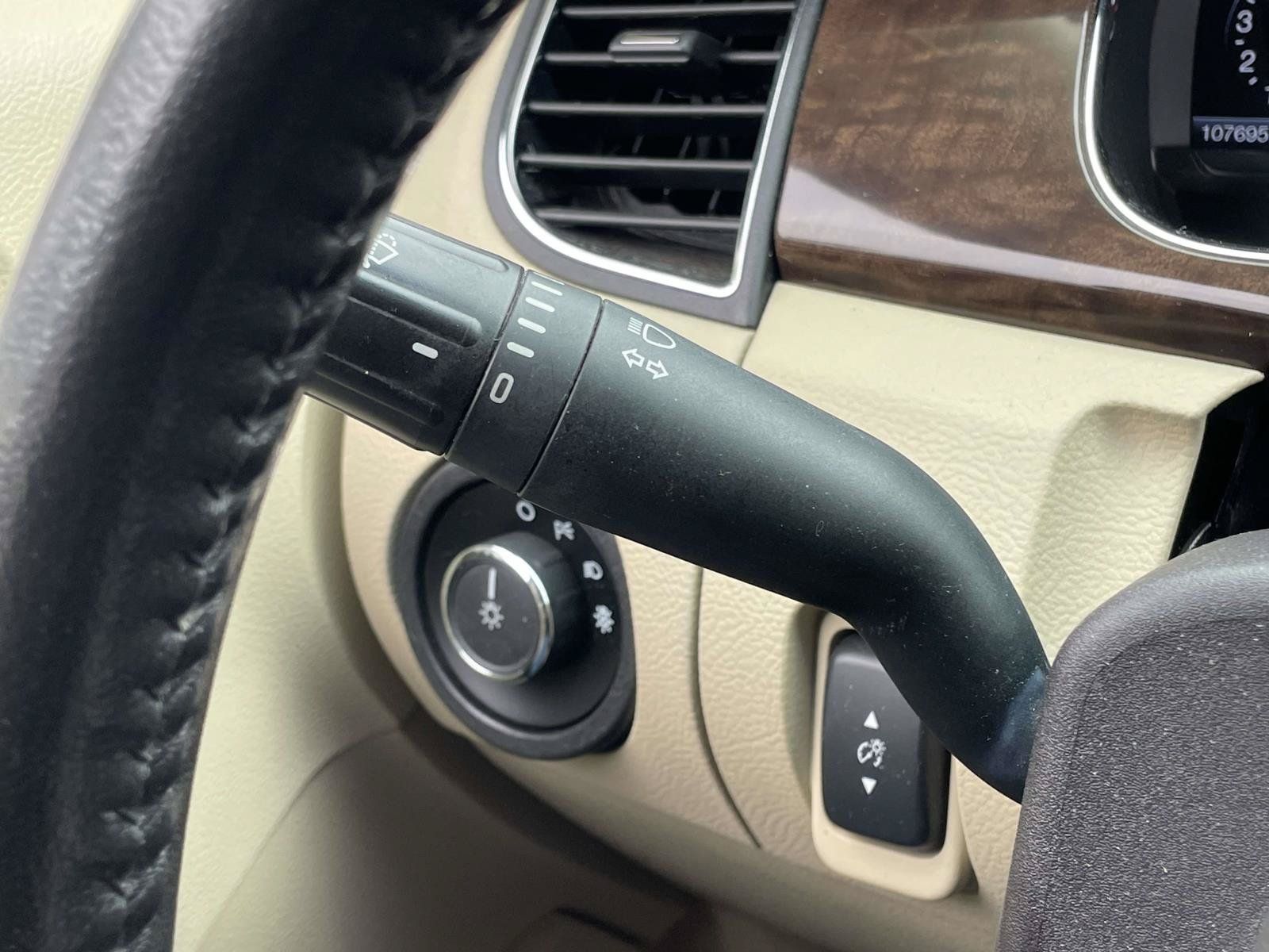 Used 2016 Ford Taurus Limited FWD image 12