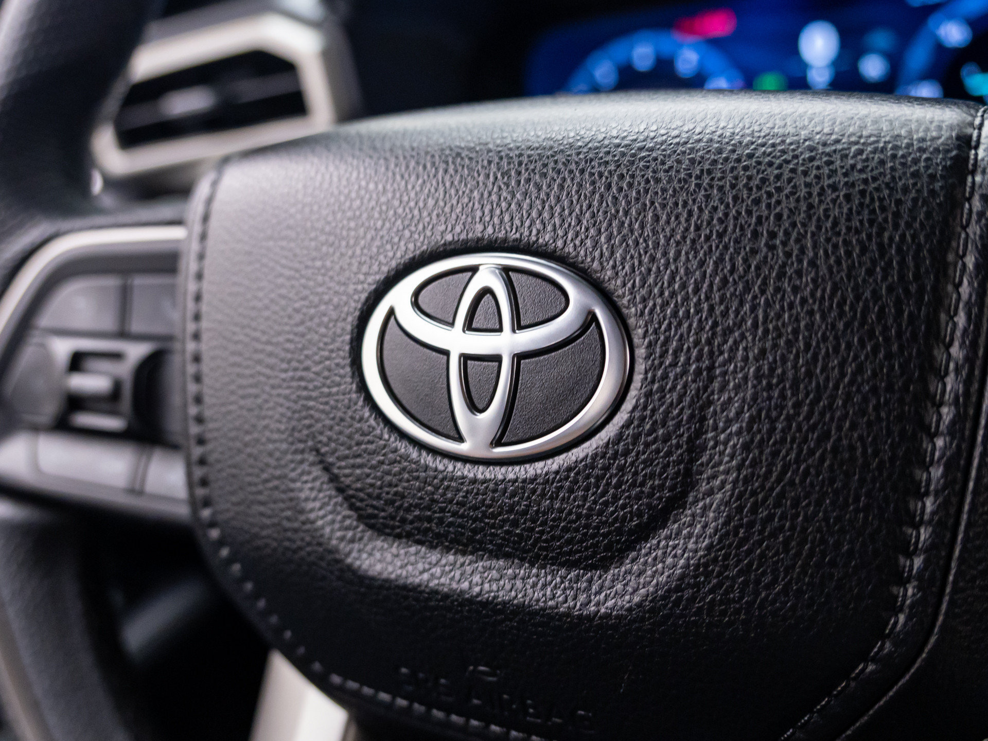 Used 2024 Toyota Tacoma TRD Off-Road AWD/4WD image 17