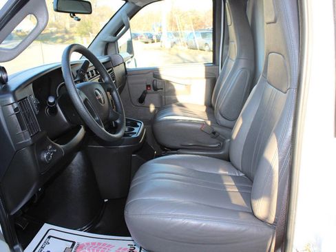 Used 2023 GMC Savana 3500 image 10