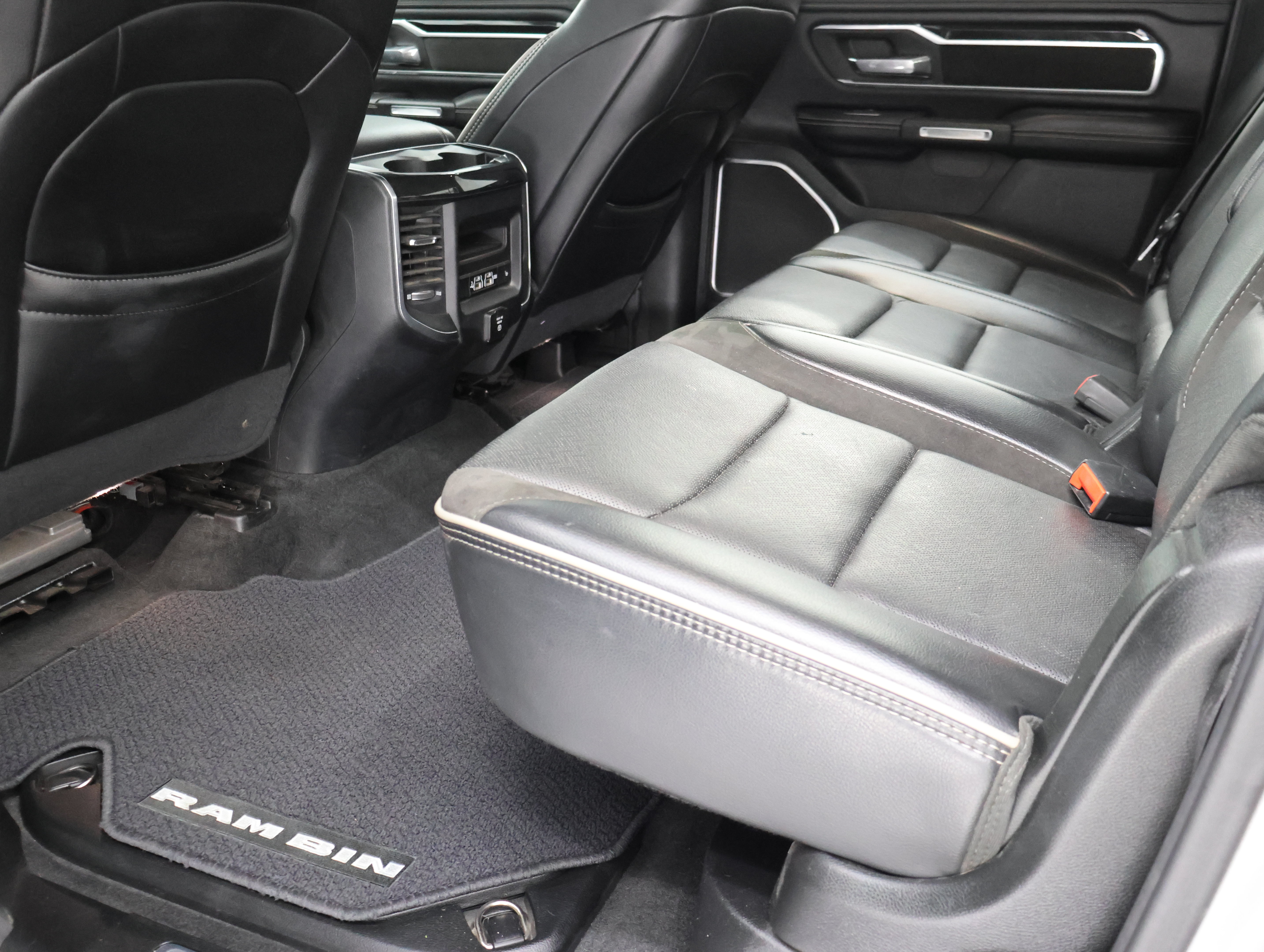 Used 2020 RAM 1500 Laramie AWD/4WD image 8
