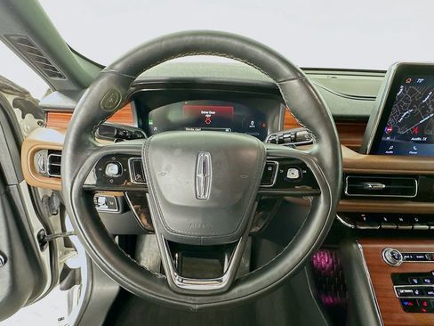 Used 2022 Lincoln Aviator Reserve w/ Equipment Group 201A image 11