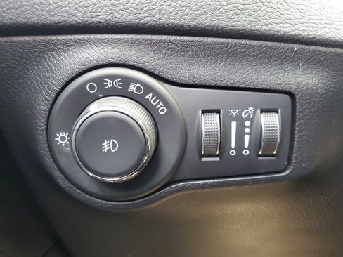 Used 2021 Jeep Compass Latitude w/ Driver Assistance Group image 22