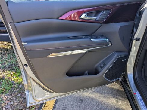 Certified 2024 Chevrolet Traverse RS image 9