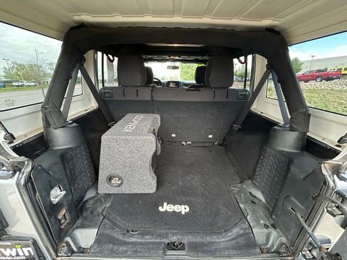 Used 2017 Jeep Wrangler Unlimited Sport w/ Quick Order Package 24S AWD/4WD image 26