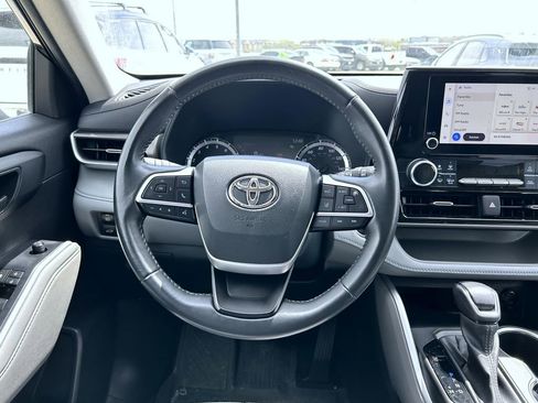 Used 2023 Toyota Highlander LE image 11
