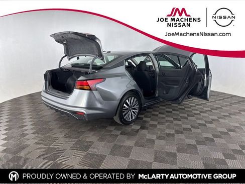 Used 2025 Nissan Altima 2.5 SV image 14