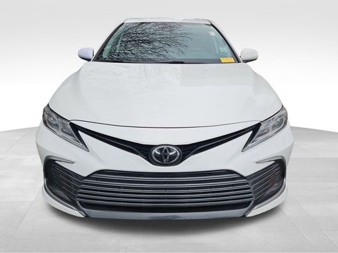 Used 2022 Toyota Camry LE image 2