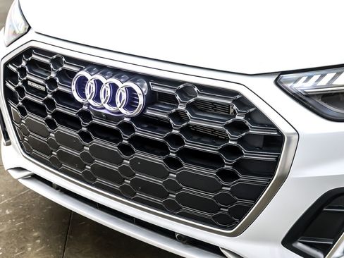 Used 2024 Audi Q5 e Prestige w/ Prestige Package image 14