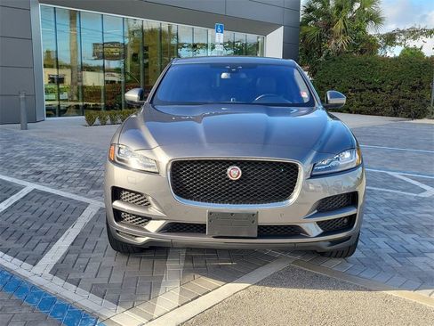Used 2017 Jaguar F-PACE Prestige image 8