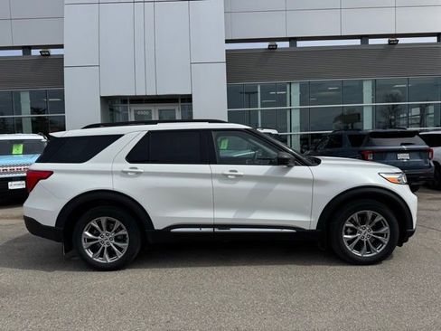 Certified 2022 Ford Explorer XLT w/ Equipment Group 202A AWD/4WD image 38
