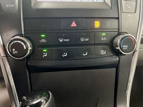 Used 2015 Toyota Camry LE image 16