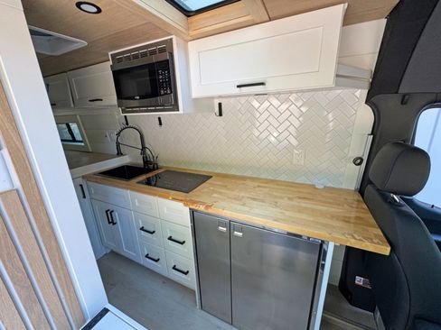 Used 2023 Mercedes-Benz Sprinter 2500 image 40