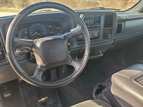 Used 2002 Chevrolet Silverado 1500 LS image 12