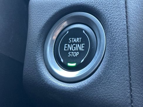 Used 2023 GMC Yukon SLT AWD/4WD image 34