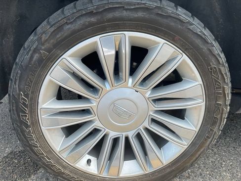 Used 2020 Cadillac Escalade Platinum AWD/4WD image 24