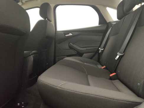 Used 2018 Ford Focus SE FWD image 18