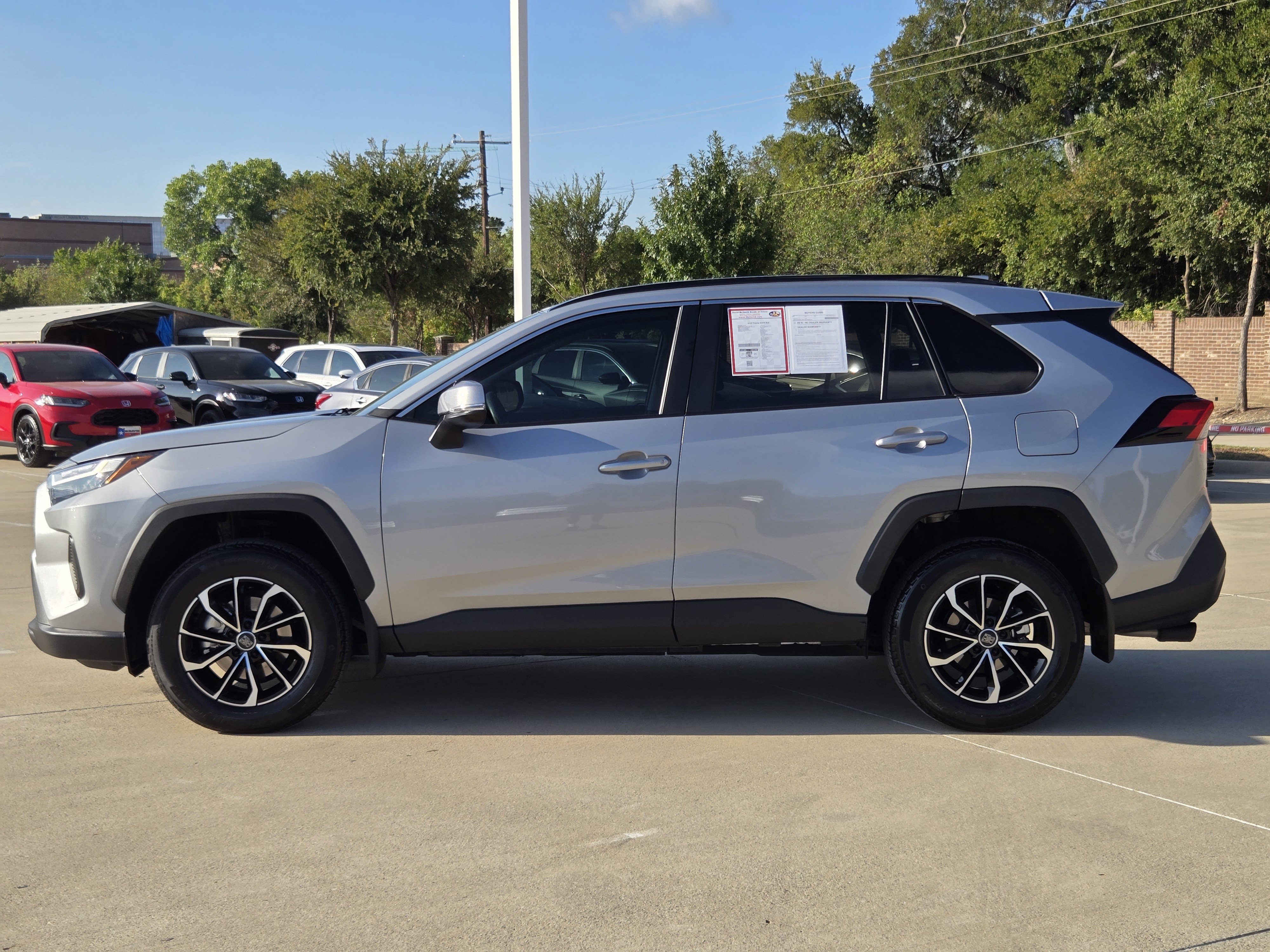 Used 2024 Toyota RAV4 XLE w/ Convenience Package FWD image 5
