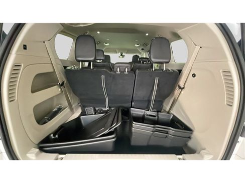 Used 2024 Chrysler Pacifica Touring-L w/ Road Tripper Package FWD image 17