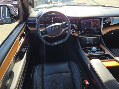 Certified 2024 Jeep Grand Wagoneer L Series III image 20