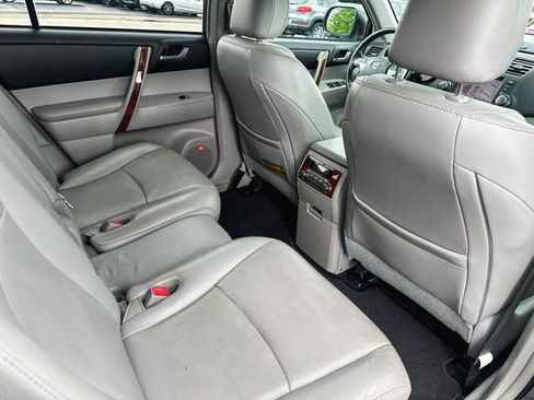 Used 2011 Toyota Highlander Limited FWD image 21