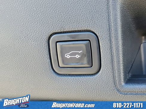 Used 2020 GMC Terrain SLE w/ Driver Convenience Package image 9